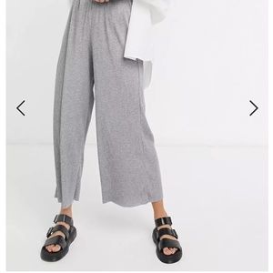 ASOS DESIGN Tall plisse culotte pants in gray heather SZ 10